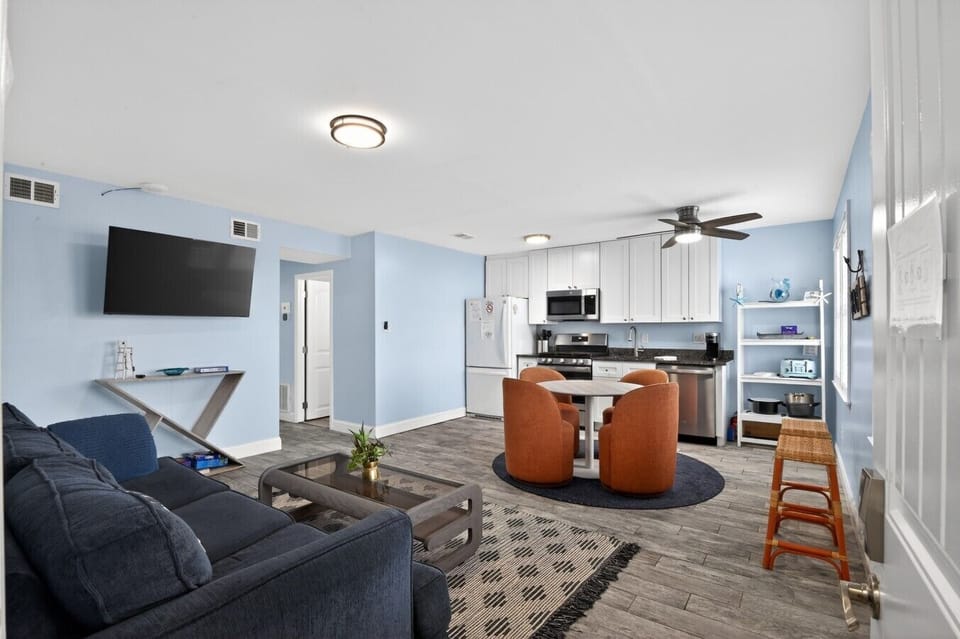 223_10th_St_N-Living_room-_003