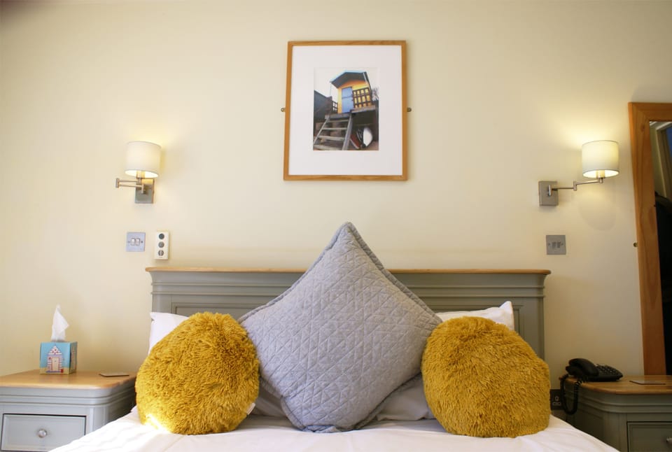 Double Room, Garden View | Desk, laptop workspace, iron/ironing board, free WiFi