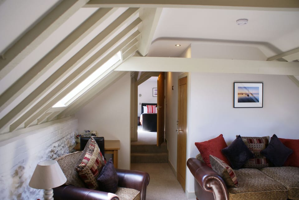 Family Suite | Living area | 32-inch flat-screen TV with digital channels, TV