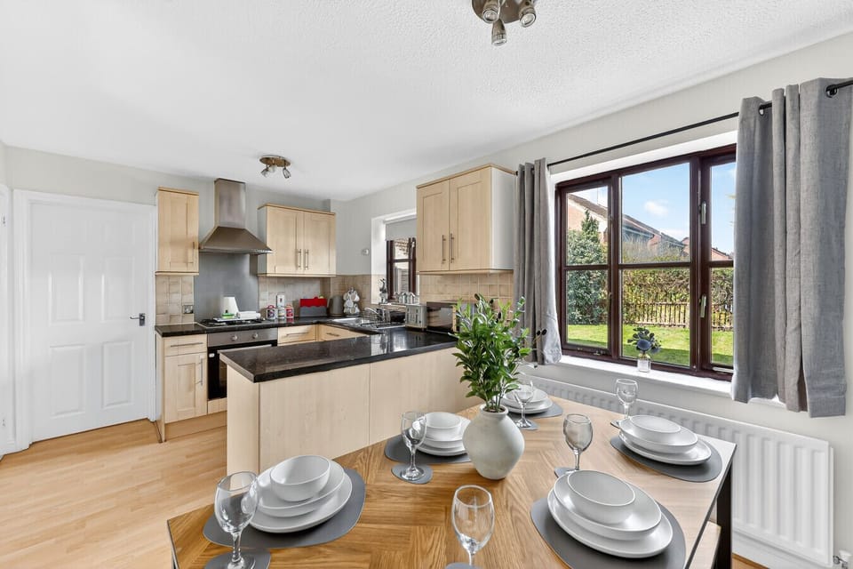 Open plan kitchen and dining area