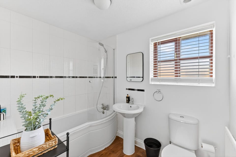Bathroom with complimentary toiletries provided.