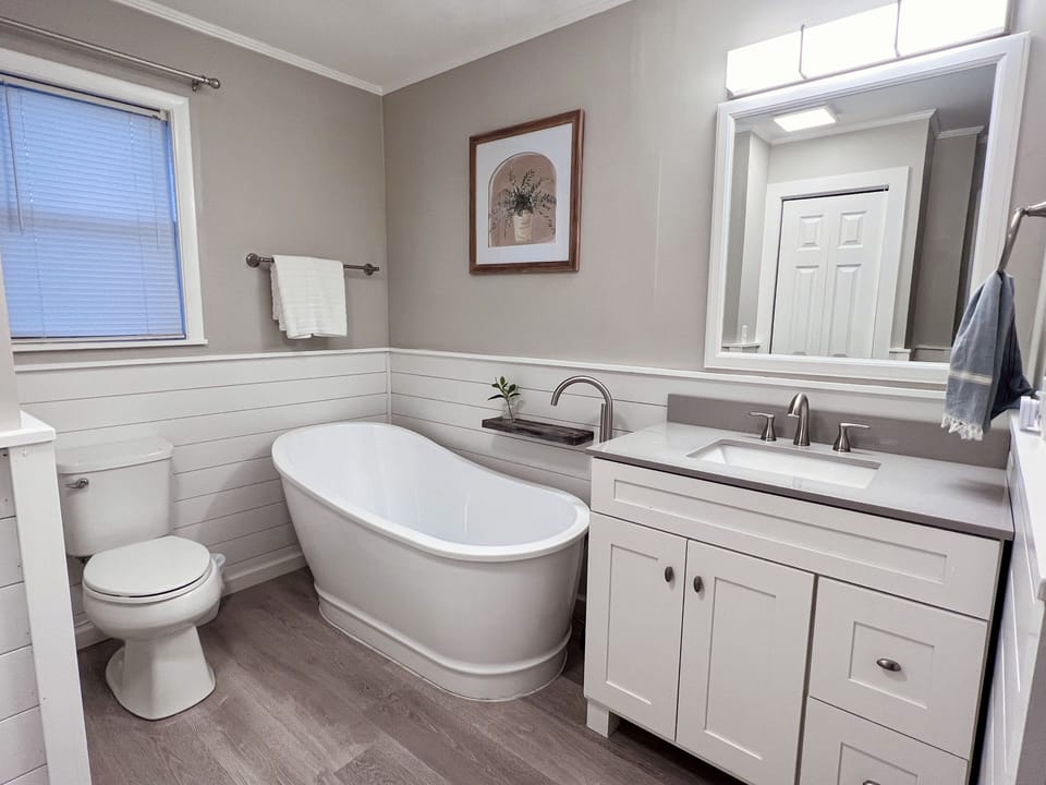 Upstairs full bath with giant soaking tub