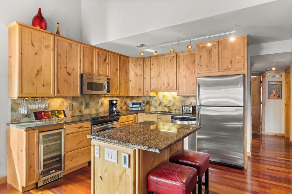 Seasons Four Condo Y-192 | Private kitchen | Fridge, microwave, oven, stovetop