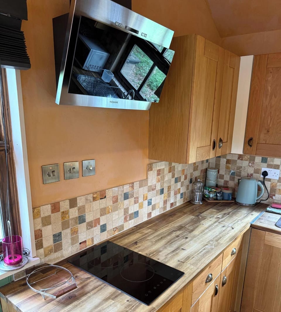 Full kitchen