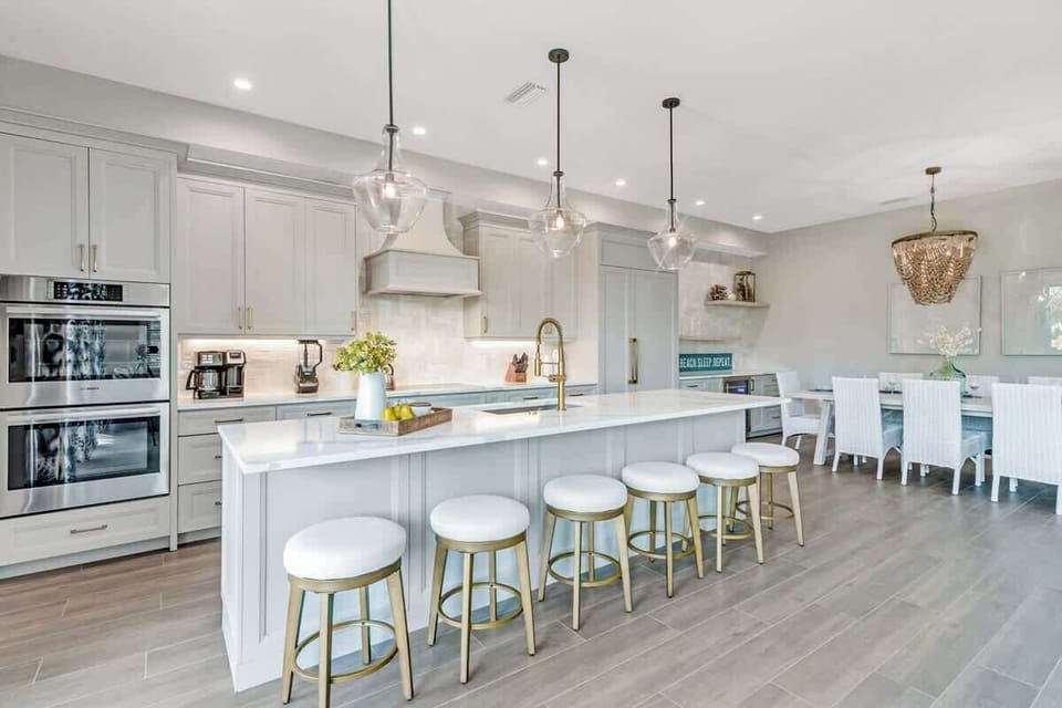 Kitchen and Space - Dual Oven - Bar Seating for 6