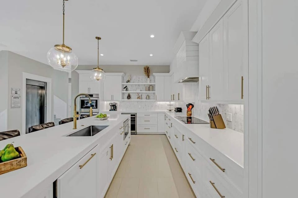 Fully Stocked Kitchen w/ Stainless Steel Appliances