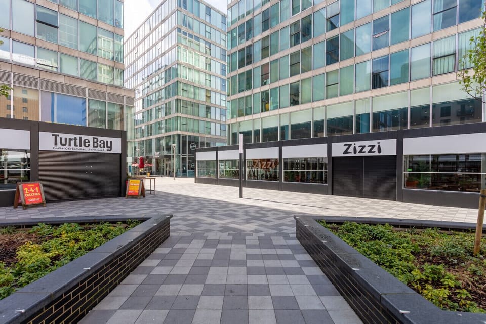 The apartment is located at The Hub where you have a range of shops, restaurants, bars and cafe`s just a stone`s throw away.