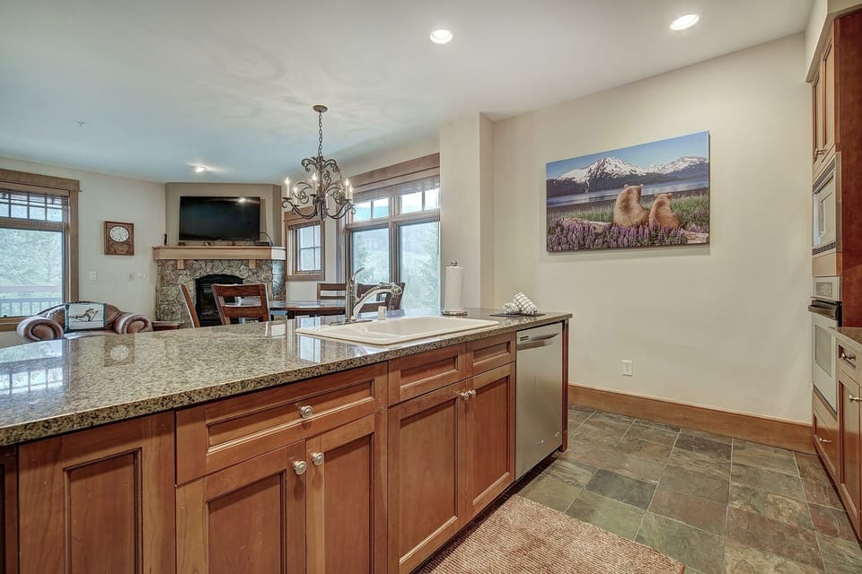Flooring, Indoors, Room, Floor, Hardwood