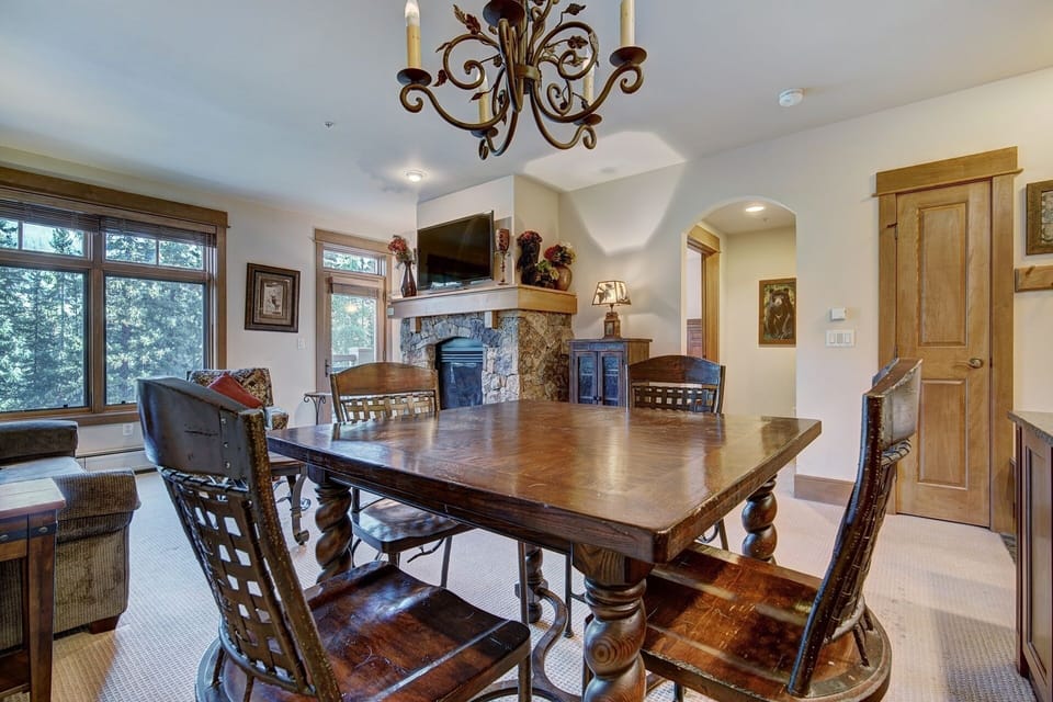 Chair, Furniture, Flooring, Hardwood, Dining Room