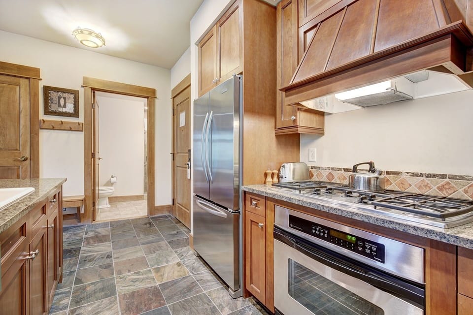 Flooring, Floor, Indoors, Room, Kitchen