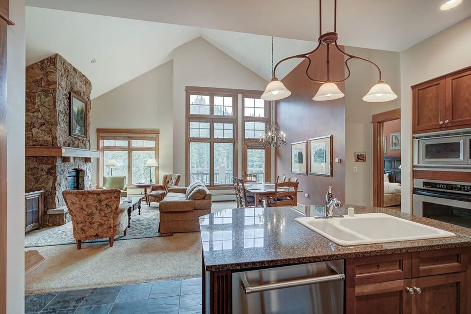 Flooring, Indoors, Room, Floor, Hardwood
