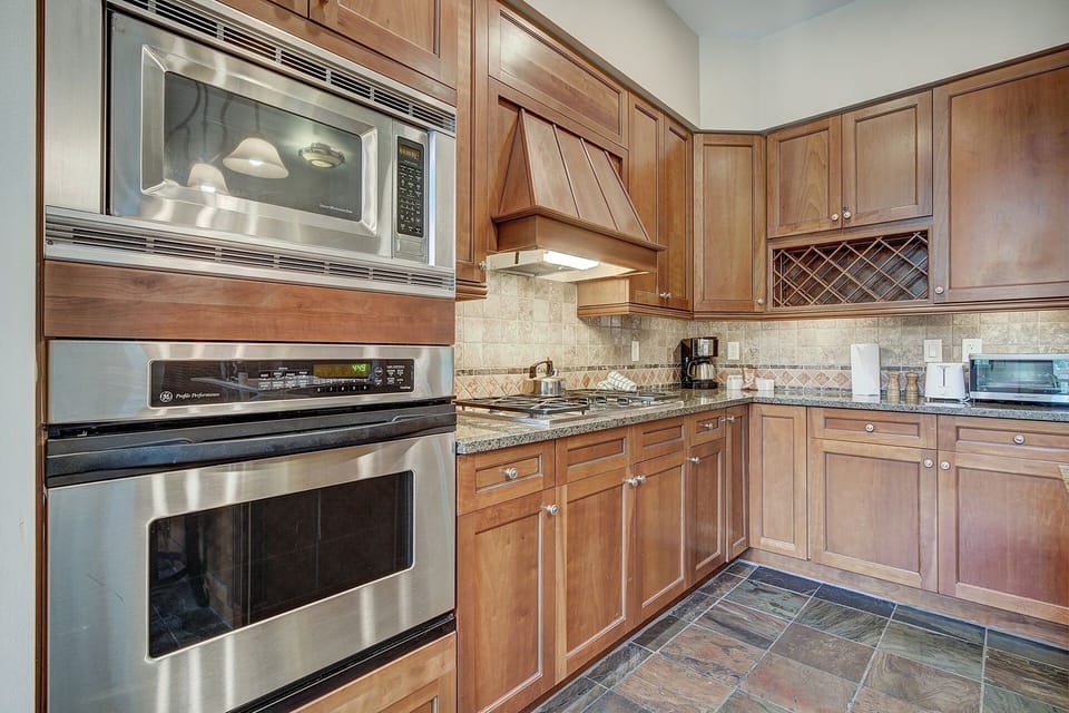 Room, Indoors, Oven, Kitchen, Flooring