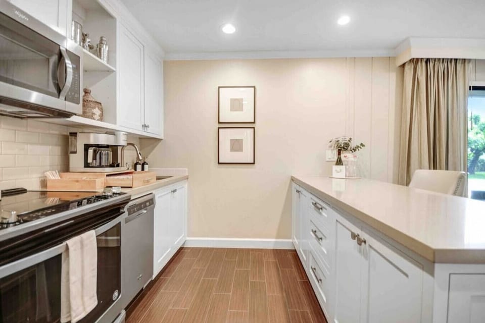 Kitchen: electric range, oven, microwave full refrigerator, keurig coffee maker, ample kitchen utensils