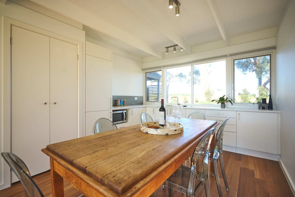 Dining table for 6 people