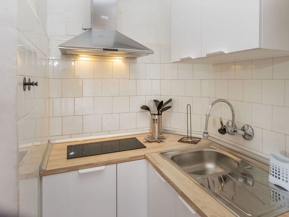 Kitchen Appliance, Kitchen, Countertop, Major Appliance, Kitchen Sink, Cabinetry, Plumbing Fixture, Interior Design, Home Appliance, Sink