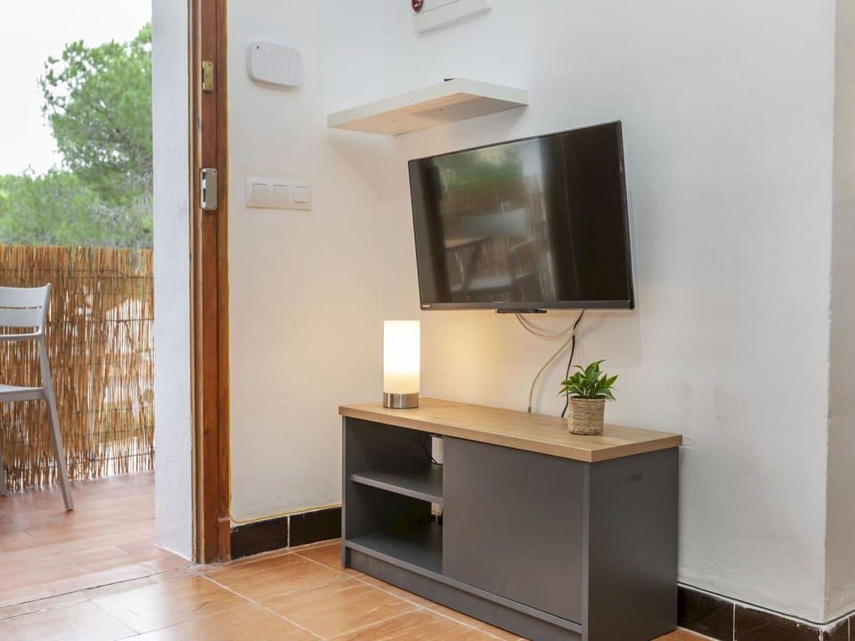 Electronic Device, Furniture, Interior Design, Room, Shelving, Television Set, Television, Shelf