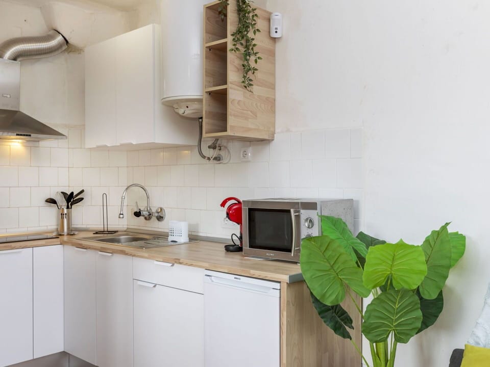 Kitchen, Kitchen Appliance, Countertop, Wood, Interior Design, Furniture, Major Appliance, Flooring, Cabinetry, Floor