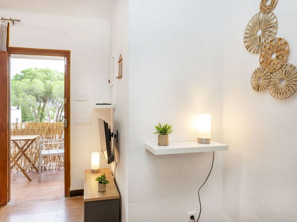 Wall, Wood, Interior Design, Flooring, Home, Floor, Furniture, Door, Ceiling, Apartment