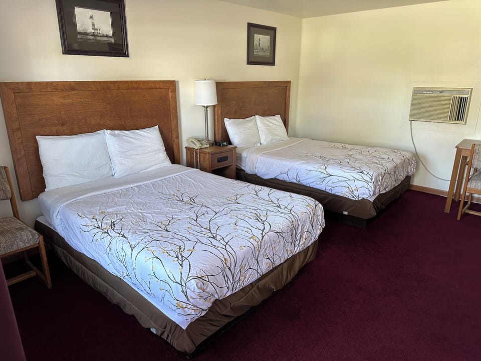Basic Double Room | Living area | 32-inch flat-screen TV with cable channels, TV