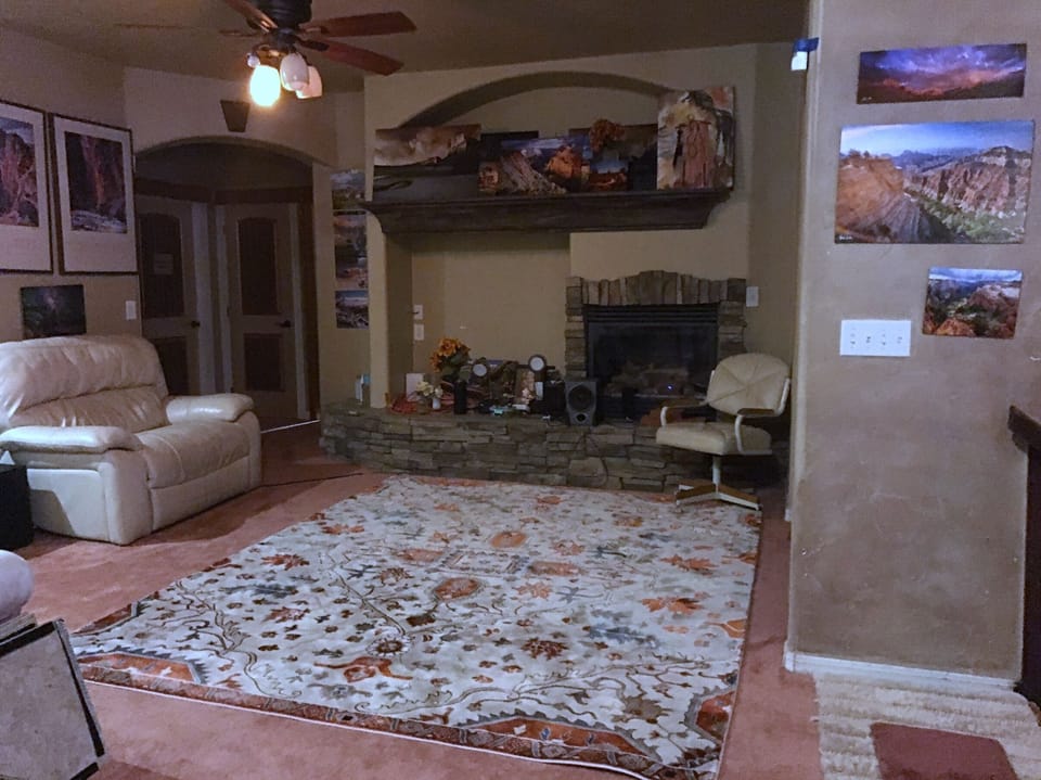 Common Area: Lounging, Dining & Kitchenette Areas