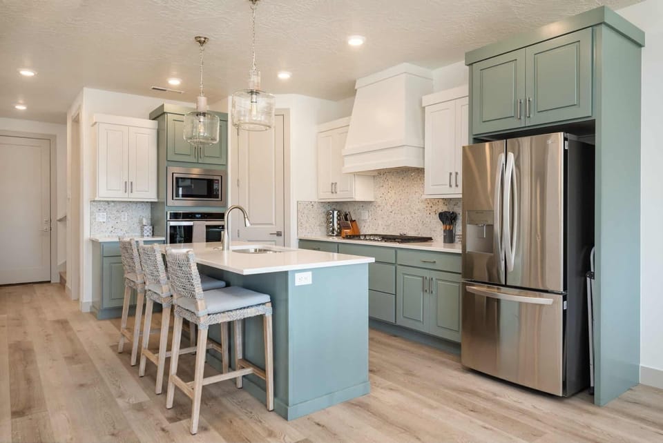 Townhome, 5 Bedrooms | Private kitchen | Fridge, oven, coffee/tea maker, toaster