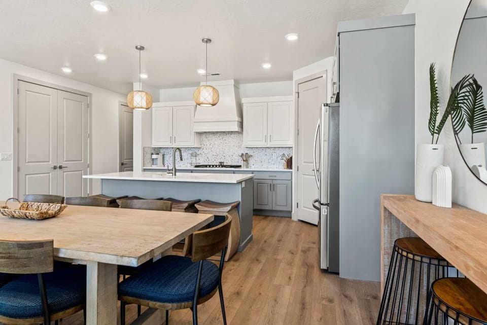 Townhome, 4 Bedrooms | Private kitchen | Fridge, oven, coffee/tea maker, toaster