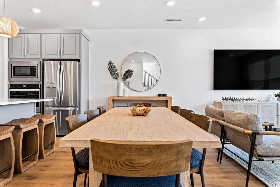 Townhome, 4 Bedrooms | Dining