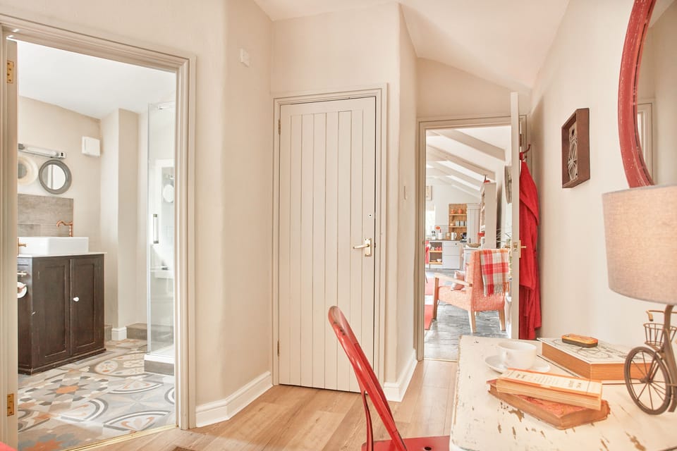 Meadow View, Newquay. Step into the romantic bedroom and sleep soundly in a king-size bed