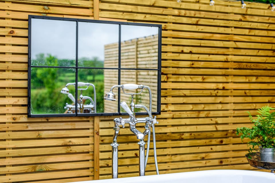Unwind in the secluded outdoor bath in Dorset