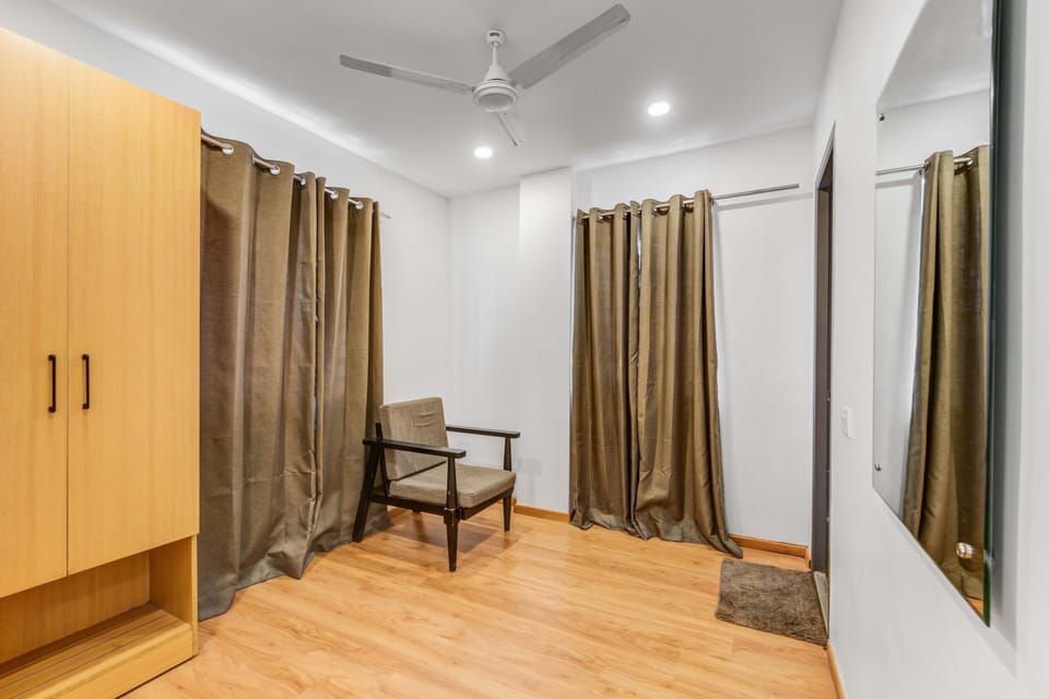 Twin Room | Hypo-allergenic bedding, desk, laptop workspace, blackout drapes