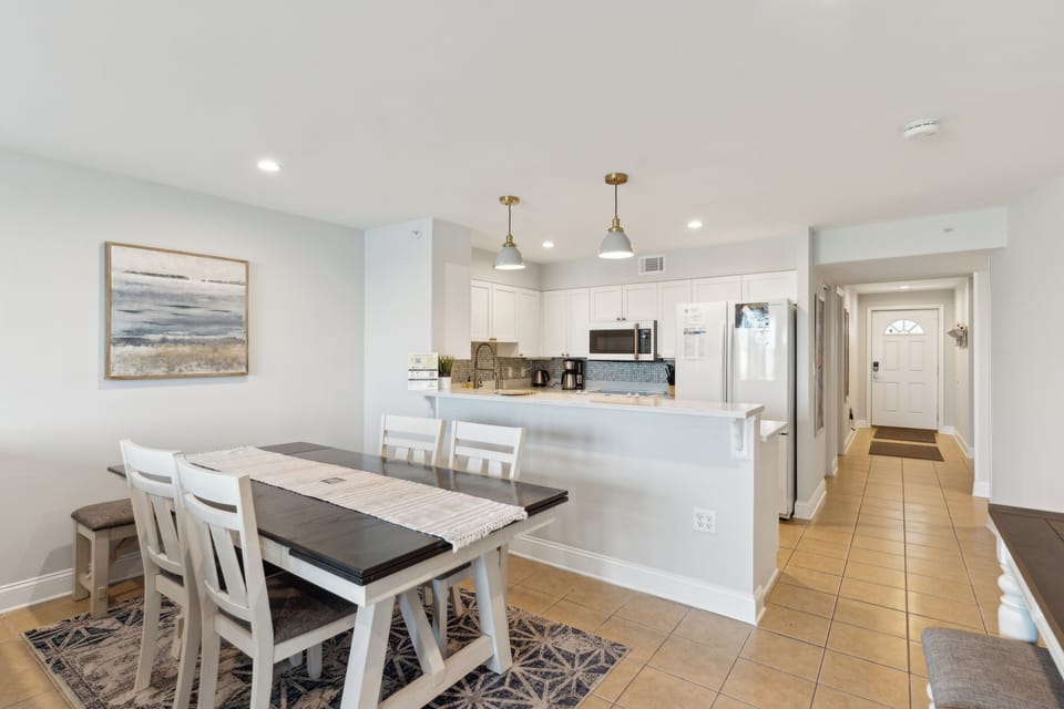 Dining Area & Kitchen