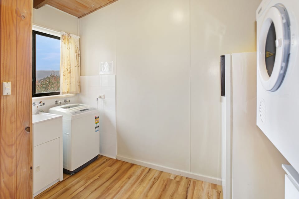 Classic Cottage, Non Smoking, Mountain View | Laundry
