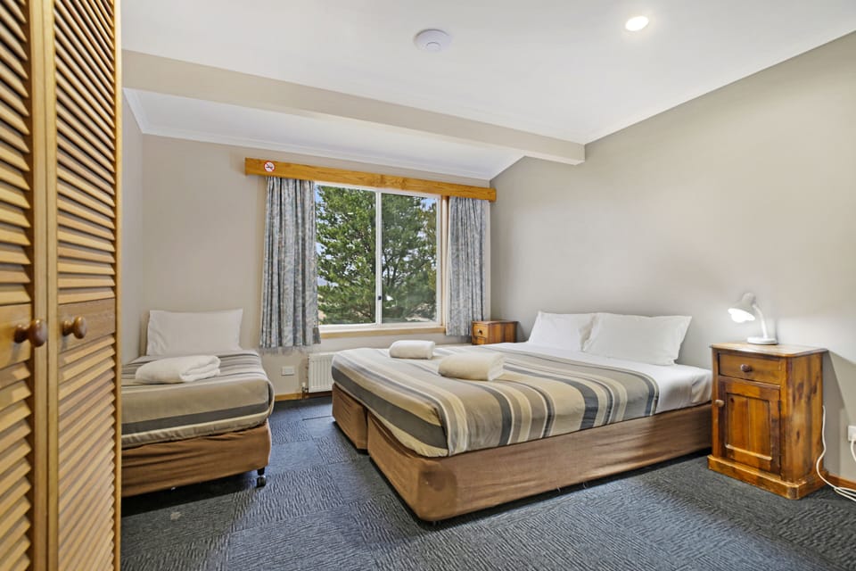 Blackout drapes, free WiFi, bed sheets