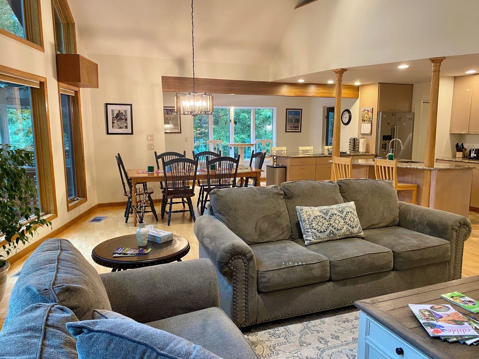 Open floor plan w/ plenty of space/seating for gathering with friends and family