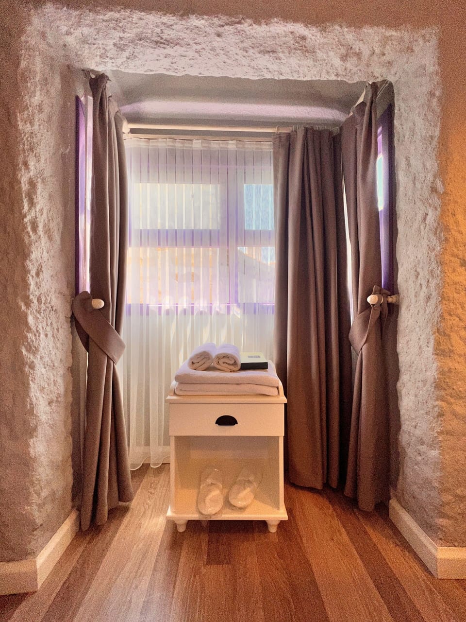 Lillium Deluxe Room | Premium bedding, WiFi (free), individually decorated