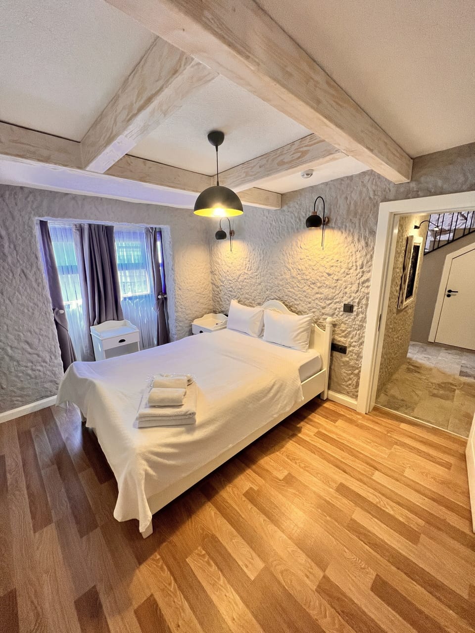 Lillium Deluxe Room | Premium bedding, WiFi (free), individually decorated