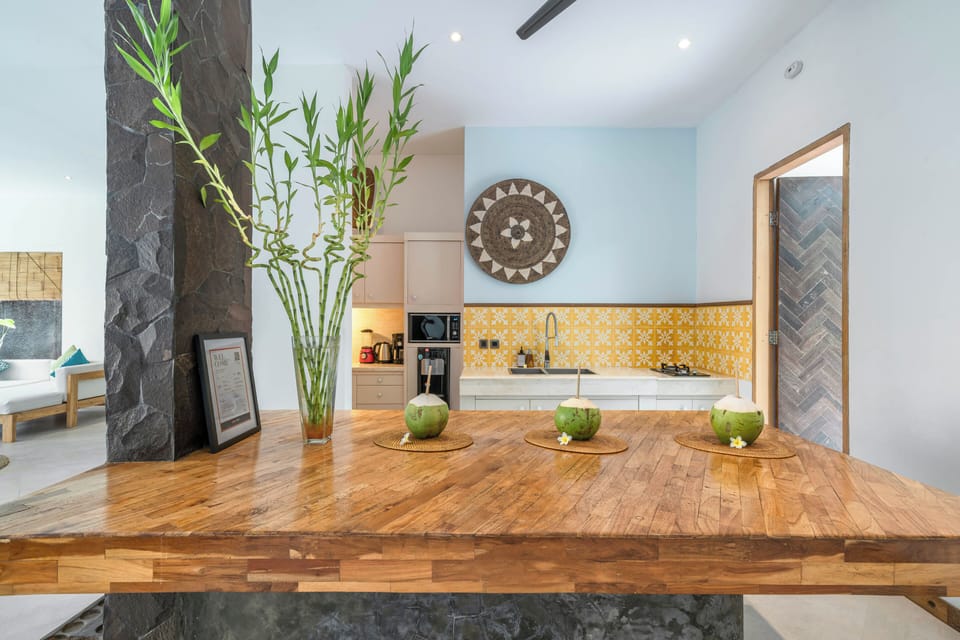 Deluxe Villa | Dining room