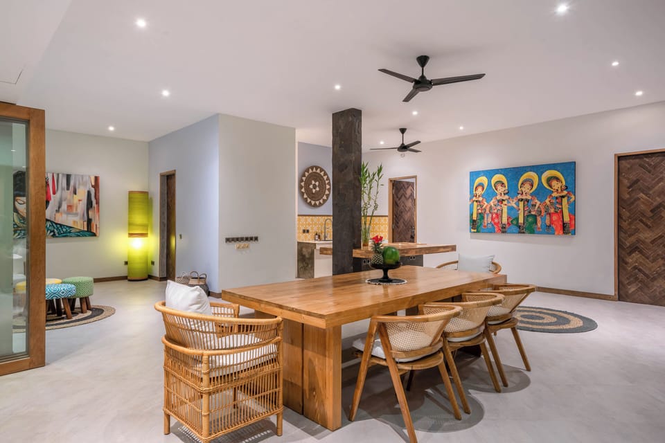 Deluxe Villa | Dining room