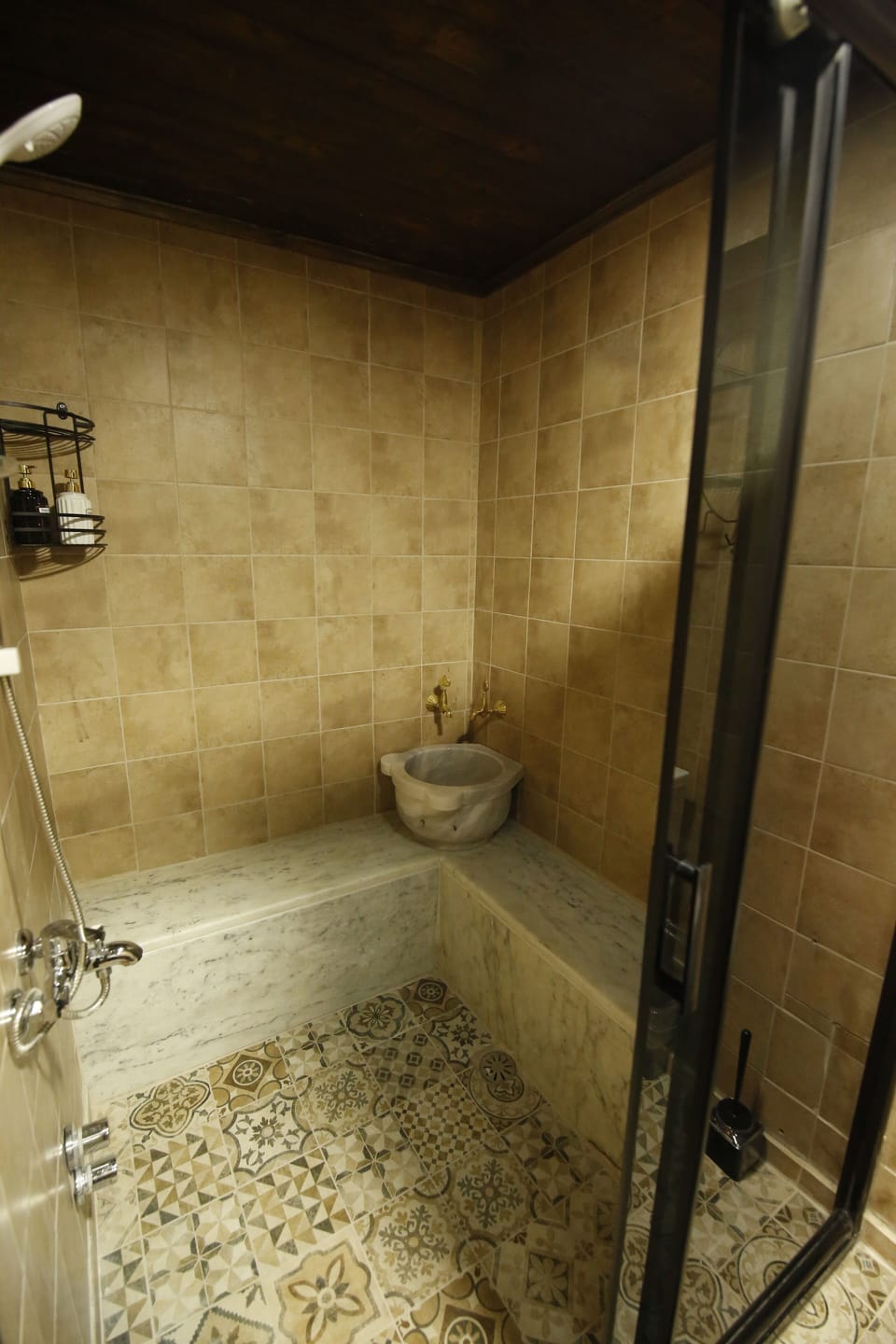 Luxury Quadruple Room | Bathroom | Shower, rainfall showerhead, designer toiletries, hair dryer