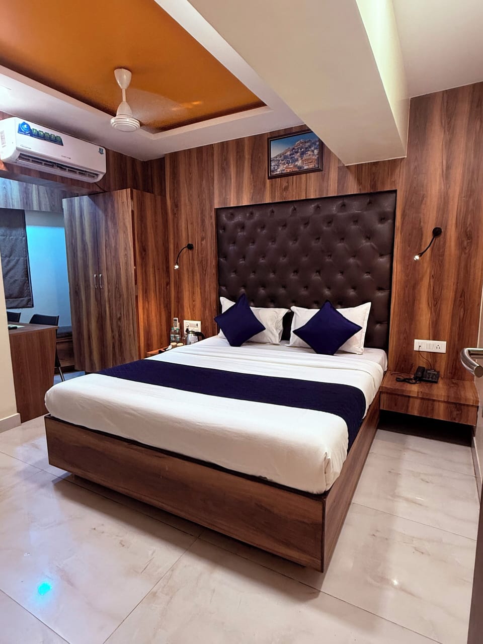 Soundproofing, free WiFi, bed sheets