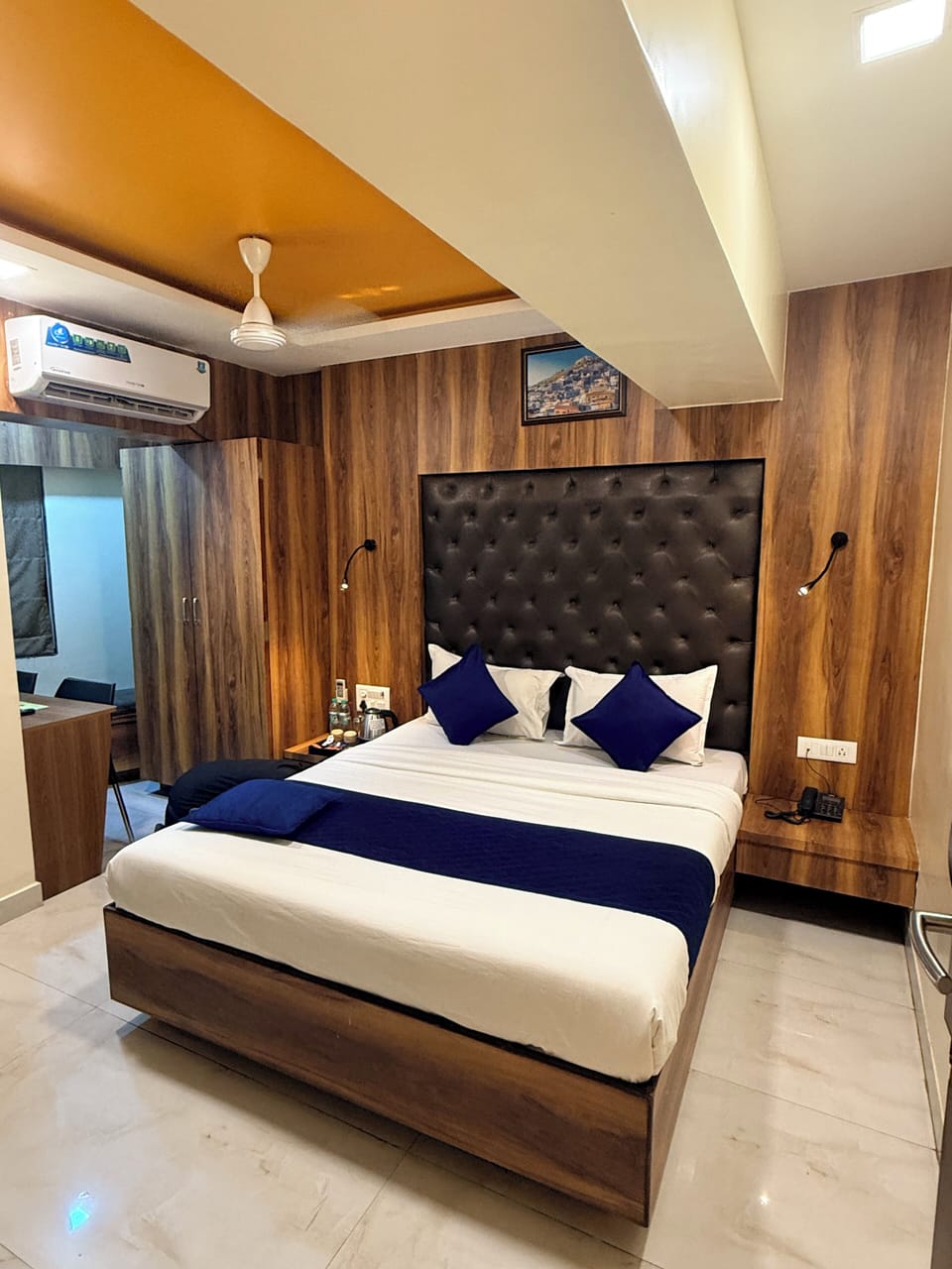Soundproofing, free WiFi, bed sheets