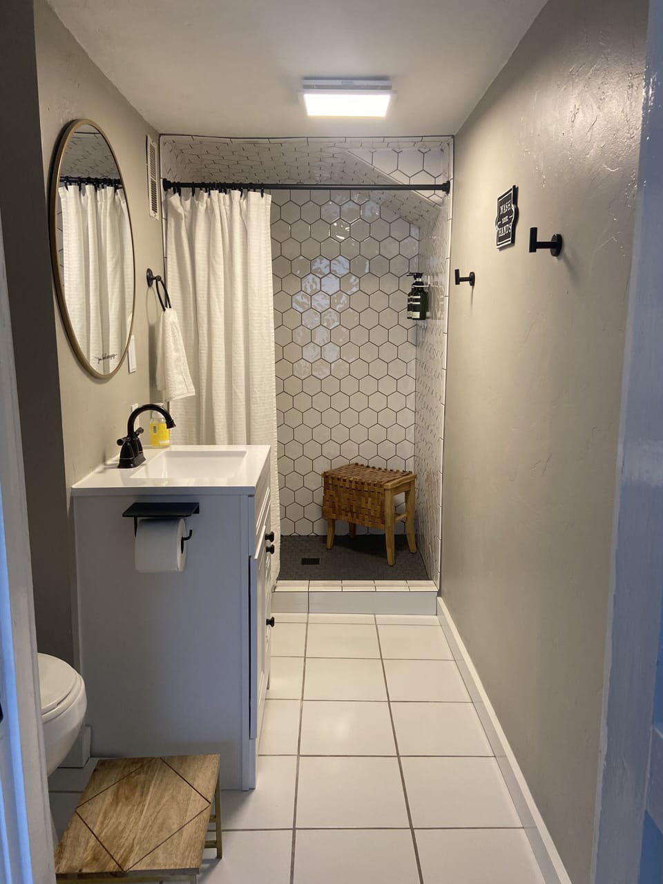 Full bathroom located on the 2nd floor