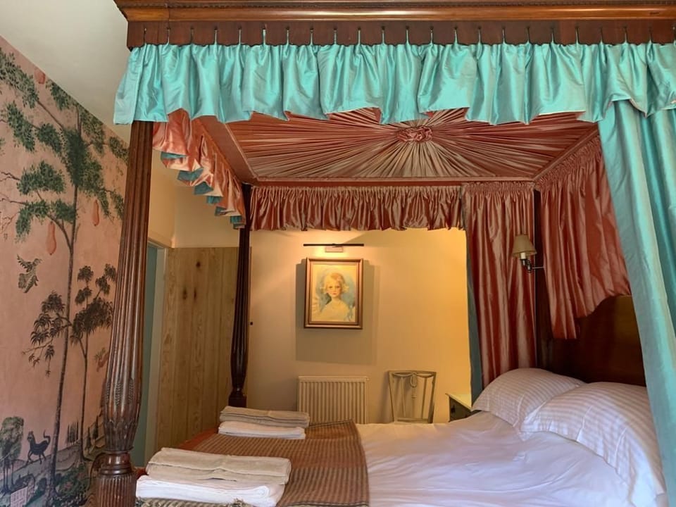 Four Poster Bed