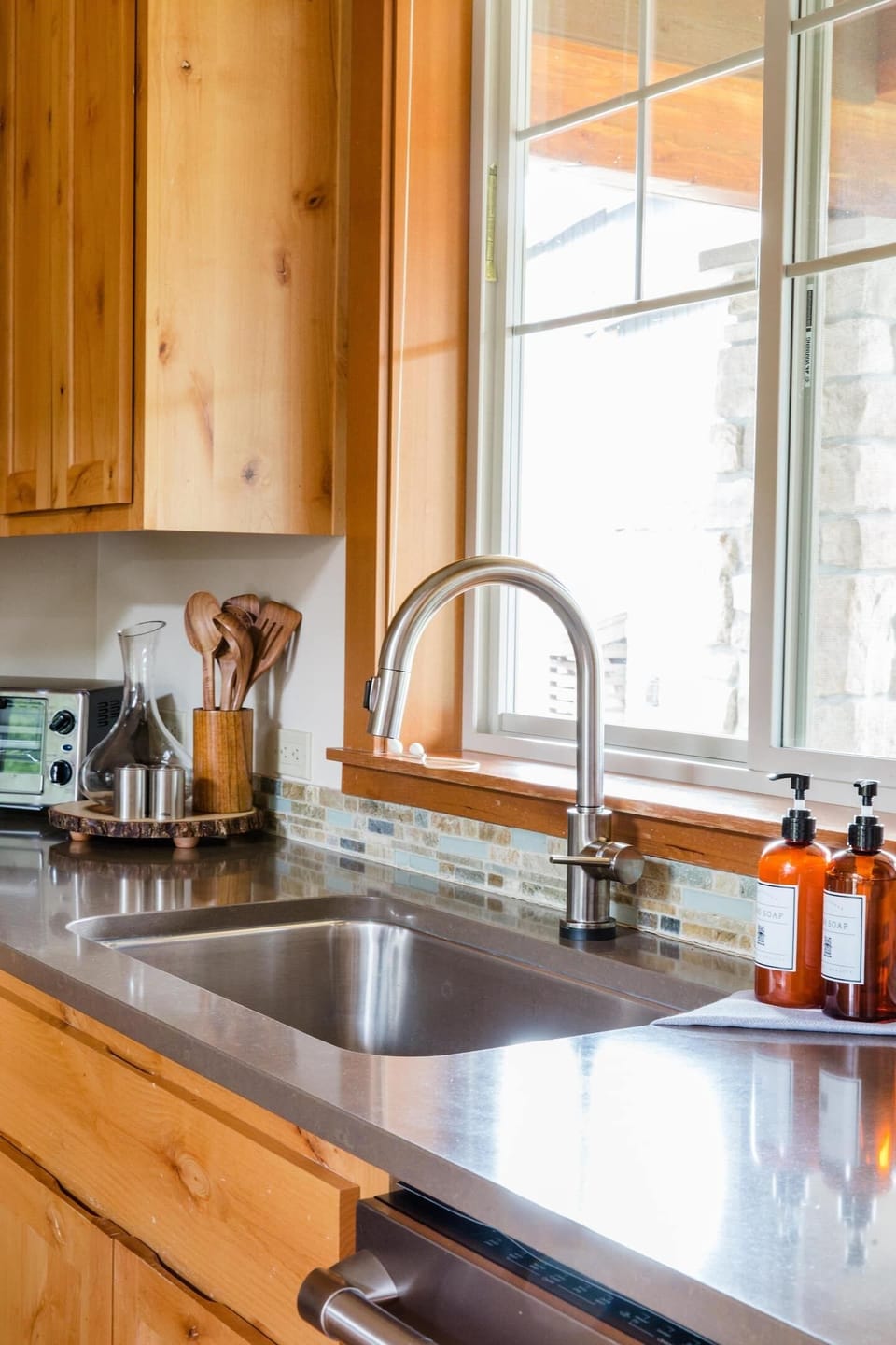 Under-mount sink with disposal. 
