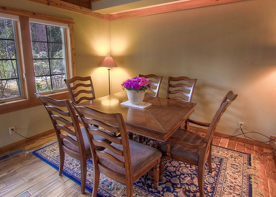 1st Level- Dining Area