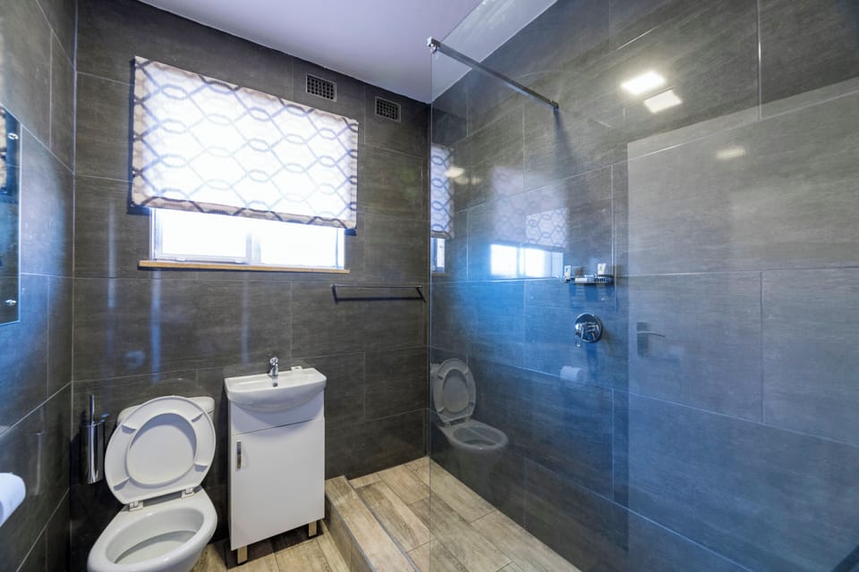 Shower, towels