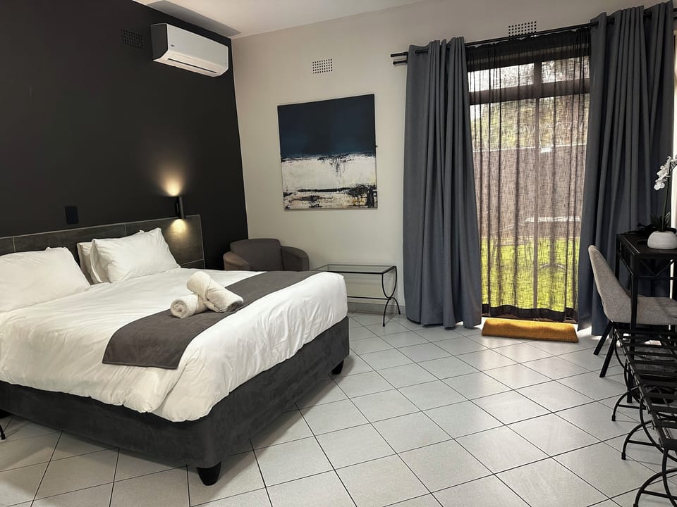 Executive Double Room | In-room safe, desk, iron/ironing board, free WiFi