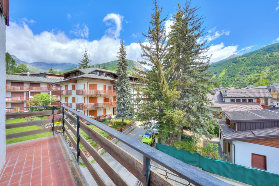 Family Apartment, Multiple Bedrooms, 2 Bathrooms (Bramé La Fam 32 (few steps from) | Property grounds