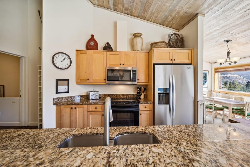 Kitchen, Snowflake Lookout, Breckenridge Vacation Rental