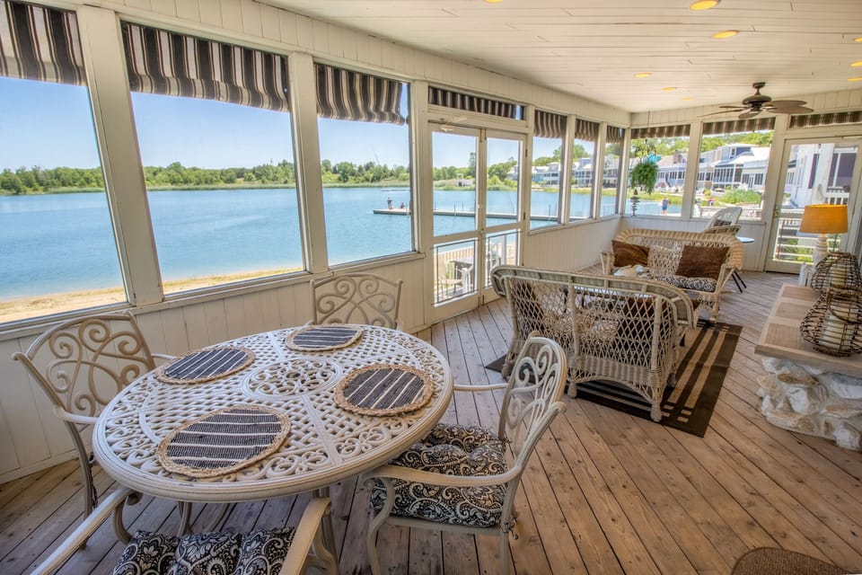 Main Level | Screened-in Porch